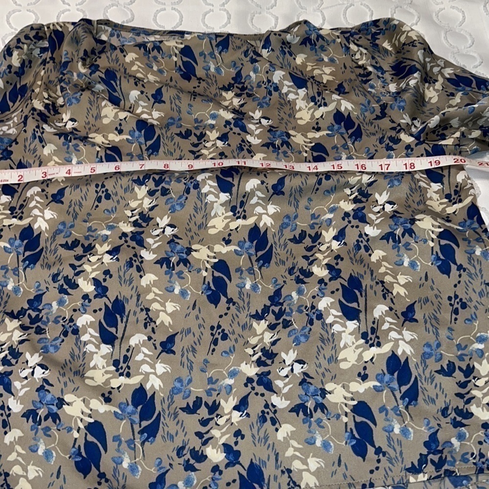 *Womens medium blouse - Picture 3 of 4